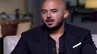 السوشيال ميديا في أسبوع .. العسيلي يتقمص دور البلطجي .. وفيديو نادين الراسي تبكي من ضرب نجلها 