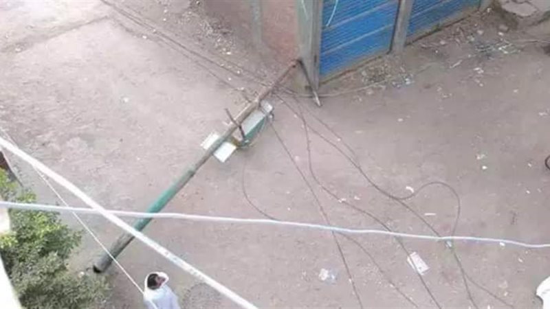سقوط عامود كهرباء