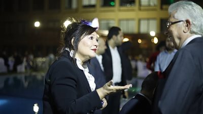صور.. عايدة رياض وفايق عزب يصلان حفل فندق هيلتون لتكريم رموز المجتمع