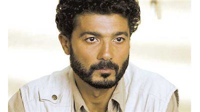 بعد رحيل والدته.. أول تعليق للفنان خالد النبوي