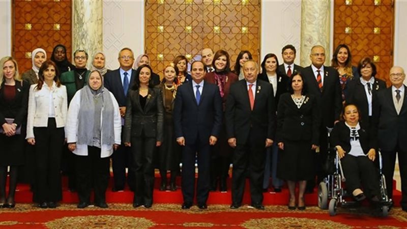 الرئيس السيسي واعضاء