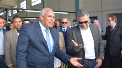 دفع مشروعات الطرق المتعثرة ووضع علامات إرشادية بمنطقة النقب بالوادي الجديد