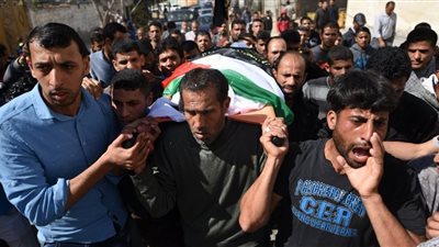 وسط تكبير وتنديد.. فلسطين تودع شهداء جمعة 