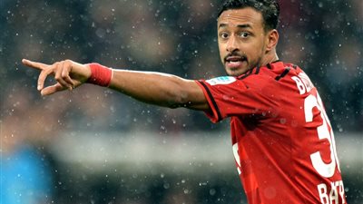 لاعب ليفركوزن يعتذر لرافينيا بعد إصابته