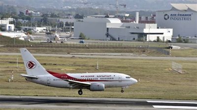 الجزائر تمنع 5 جنرالات من السفر