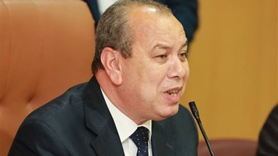 محافظ كفر الشيخ يحيل 42 من العاملين بالمحليات والزراعة للتحقيق