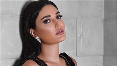 شاهد.. سيرين عبد النور ترتدي ملابس أطفال !