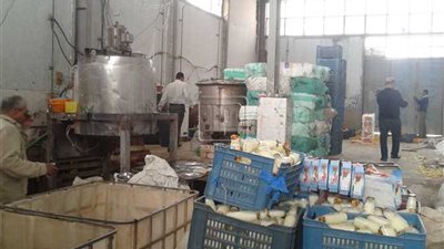 ضبط مصنع يعبأ العصائر في عبوات مستعملة بالمنوفية