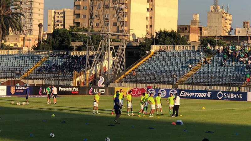  لاعبو الاتحاد يؤدون