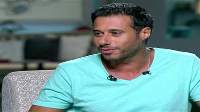  بماذا أقنع أحمد السعدني عمرو يوسف ؟