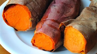 طريقة عمل البطاطا المشوية بشكل مختلف
