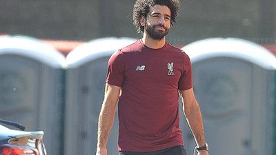 صور .. محمد صلاح يصل إلي ملعب الأنفيلد