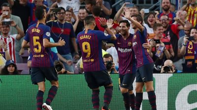 ميسي يقود برشلونة لفوز ساحق على أيندهوفن في دوري الأبطال