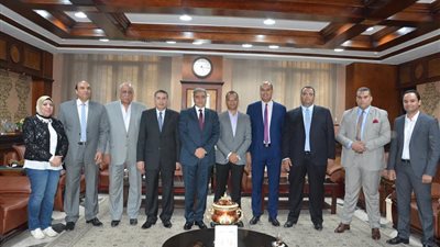 مجلس إدارة نادي المنيا يلتقي المحافظ لبحث سبل دعم فريق الكرة