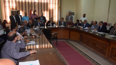 استجابه للأهالي.. محافظ بني سويف: تنفيذ بيارة لتخفيف منسوب المياه الجوفية 