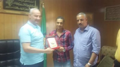 صور.. تكريم اللاعب 