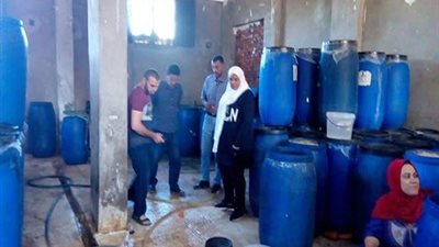ضبط مصنع مخالف لإنتاج 