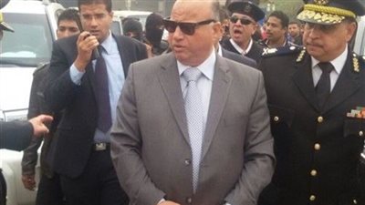 محافظ القاهر يشهد إزالة عقارًا مخالفًا مكون من 10 أدوار بمصر القديمة