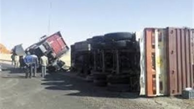 التحفظ على مقطورة بعد انقلابها بكمية من الفوسفات فى سوهاج