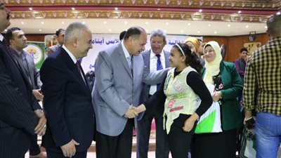 صور.. في احتفالية كبيرة.. تسليم  زيّ مدرسي كامل لـ 520 من الأطفال الأيتام بالفيوم