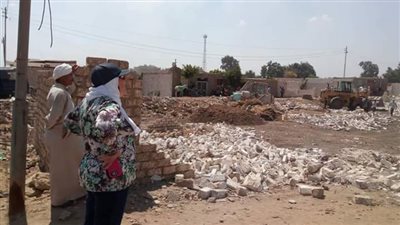 صور.. إزالة 43 حالة تعد علي الأراضي الزراعية في بنها