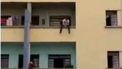 فيديو.. عملية إنقاذ مثيرة لشاب حاول الانتحار بطريقة جنونية  