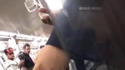 فيديو.. خناقة عنيفة داخل طائرة في الجو بين رجل وامرأة والسبب !