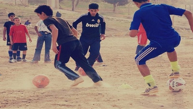 كرة القدم في الشوارع