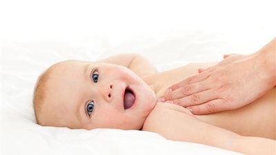 إنفوجراف.. طرق الحفاظ على ترطيب بشرة الرضيع وعنايته