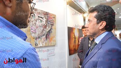 فيديو.. وزير الشباب والرياضة يتفقد معرض البينالى العربى للفنون التشكيلية ويشيد باللوحات المشاركة