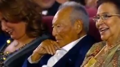 والد سميح ونجيب ساويرس يحضر مهرجان الجونة السينمائى رغم ظروفه الصحية