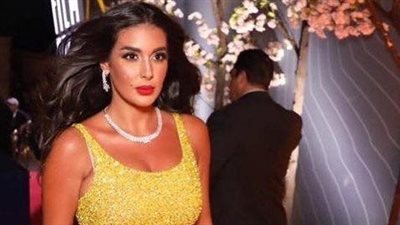 في مهرجان الجونة السينمائي 2018 ياسمين صبري تشع بالأصفر والأنوثة