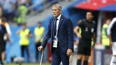رسميا.. تجديد عقد مدرب أوروجواي أوسكار تاباريز