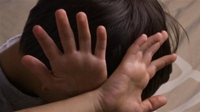 نجار مسلح يهتك عرض طفل 6 سنوات .. والنيابة تقرر حبسه على ذمة التحقيقات