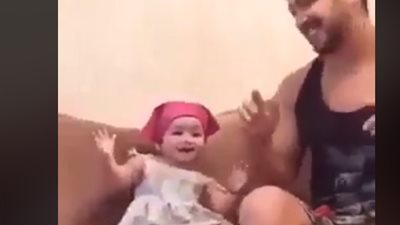 شاهد ..ماذا فعل هذا الأب مع ابنته .. ومتابعين:  عايزين اتنين زي دول في حياتنا
