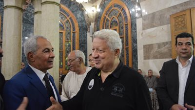 صور.. وصول مرتضى منصور مراسم عزاء المستشار أحمد أبو شقة