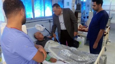 صور.. محافظ الشرقية يستجيب لشكوى مواطن ويقرر نقله لمستشفى الصالحية الجديدة‎