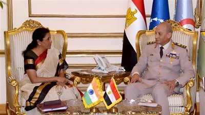وزير الدفاع يستقبل نظيرته الهندية لبحث زيادة التعاون بين البلدين
