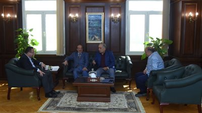 محافظ الإسكندرية يستقبل الفنان أشرف زكي لمناقشة مشكلات أكاديمية الفنون
