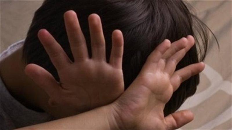 نجار يهتك عرض طفل
