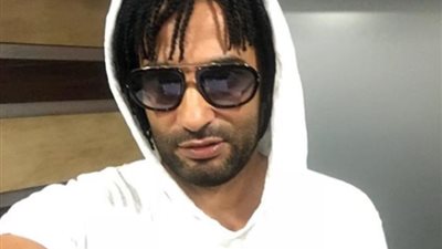 بعد إطلالة عمرو سعد في مهرجان الجونة السينمائي 2018.. الجمهور: لو لابس خيش بنحبك