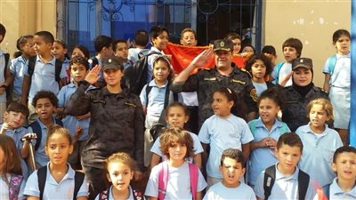 في صباح المدارس .. أصدقاء شهداء الوطن يصطحبون أطفال زملائهم في اليوم الدراسي الأول