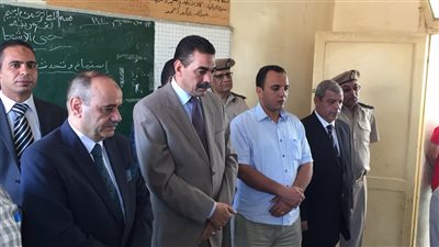 مدير أمن سوهاج يوزع أدوات مدرسية على أبناء الشهداء 