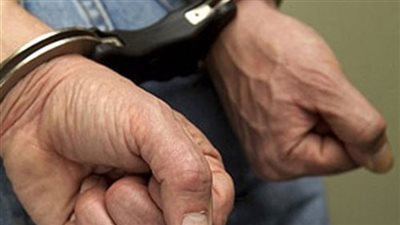 ضبط شخص متهم بسرقة السيارات في حلوان