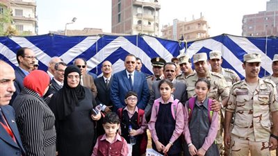 في أول أيام العام الدراسي الجديد.. محافظ الشرقية يفاجىء مدارس ديرب نجم والقنايات‎