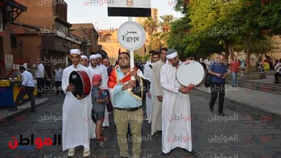 صور.. استعدادت فرقة سماع للإنشاد والموسيقى بشارع المعز