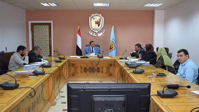 جامعة سوهاج تناقش استعدادات مدنها لاستقبال الطلاب 