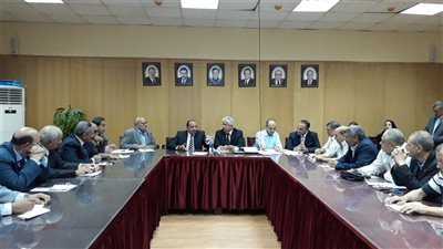 رئيس جامعة بني سويف خلال اجتماع الطب البيطري: لابد من زيادة المنتجات الغذائية
