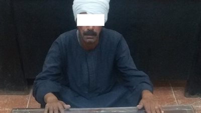 ضبط عامل ومزارع بحوزتهما بندقية آلية وطبنجة جلوك في سوهاج