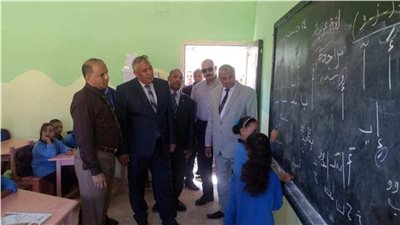صور.. مجانا.. توفير الزي المدرسي للتلاميذ الغير قادرين في الوادي الجديد 